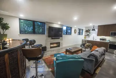 Image de Restful, Convenient Getaway Near Downtown and Seattle’s Largest Park