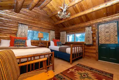 Image de Beautiful River Side Ranch Cabin. Sauna, bar, lodge, and game room. Cabin 1