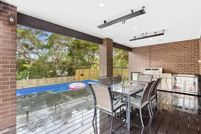 Image de Nestled between Tyrone foreshore and No16 beach with pool (sleeps 10)