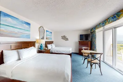 10th floor ocean view studio w/balcony, free WiFi, shared pool, shared hot tub