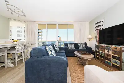 Image de Spacious Condo w/ Large Balcony & Free Beach Service in Central Destin! 🐚🌴🌊