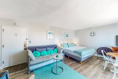 Image de 3rd floor ocean view studio with access to pool, hot tub, balcony & central Ac