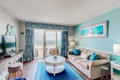 Image de 5th-floor oceanfront condo with shared pool & hot tub, central Ac, free WiFi