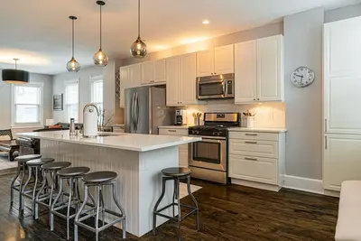 Image de Private Historic Coach House Wicker Park