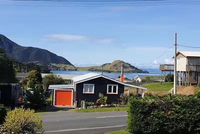 Image de Beach Shack at Taurikura Bay