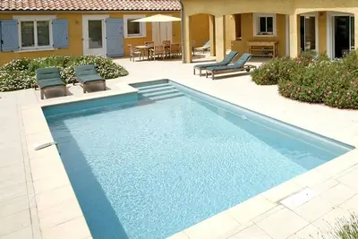 Image de Villa moderne avec piscine privée à Roquebrun