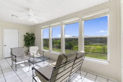 Image de Walk-in Golf Condo with Course View from All-Season Sunroom