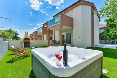 Cascada A6 -Two bedroom villa with jakuzzi