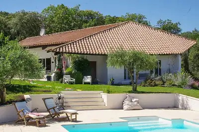 Image de Maison familiale avec jardin, piscine & nature – Colonzelle
