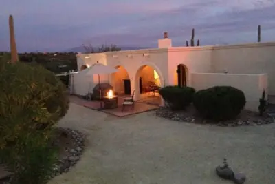 Image de Catalina Foothills 3 bedroom home - Available now through the Holidays & March!