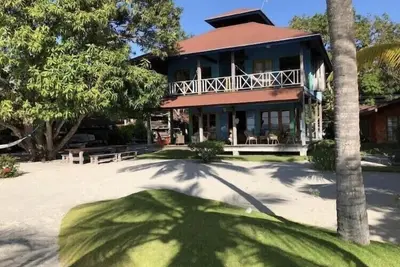 Image de Unique Tropical Beachfront Villa