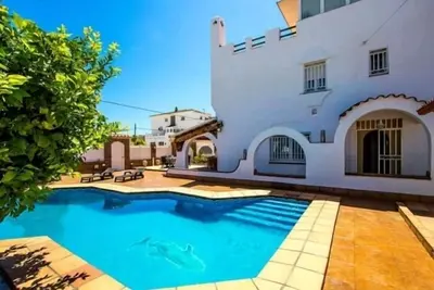 Image de R116 Villa con piscina en Cunit