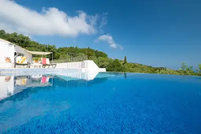 Image de The Artist's House | Charming Villa in Paradise, pool & top views