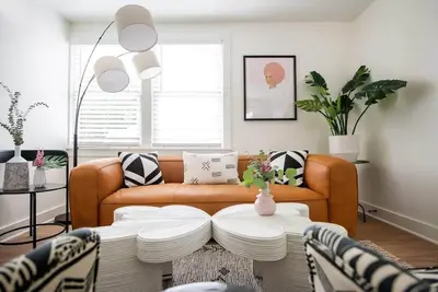 Image de Zuma Suite | Walk to King Street Shops!