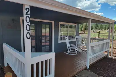 Image de Bbz Bunkhouse - Cozy and Close to Town; Yet Secluded In The Great Outdoors!