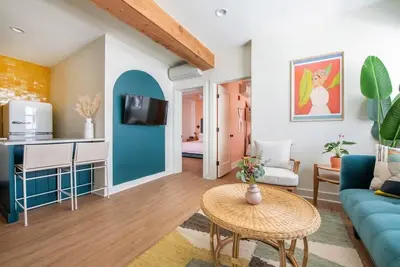 Image de Austele Suite | Prime Location, Walk to Everything