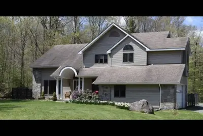 Image de Spacious House near Lake and Snowmobile Trails