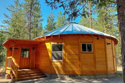 Image de Sunflower Yurt - Mazama special place