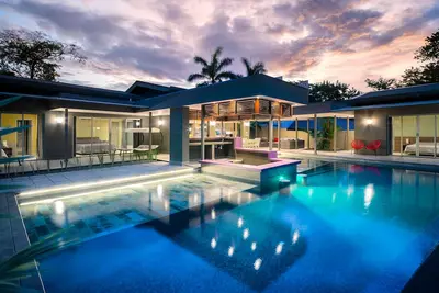 Image de Luxury Villa steps from the beach
