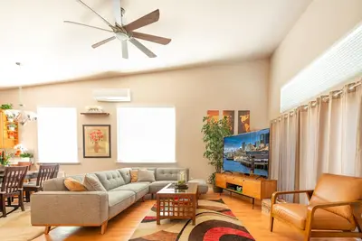 Spacious Seattle Duplex Home for Families and Pets!
