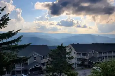 Image de 3bd/2ba Summit Condo Close to Village and on shuttle route.