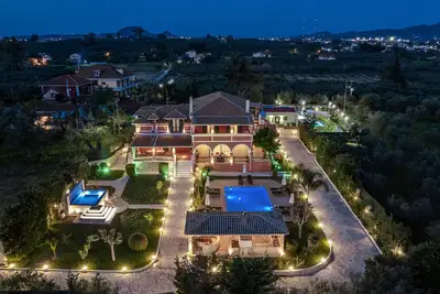 Image de 7 Bedroom Villa with private pool