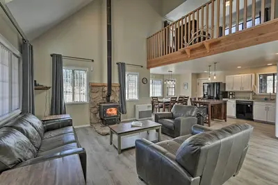 Image de Family Home in Flagstaff w/ Surrounding Mtn Views!