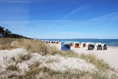Image de Beachfront, chic apartment with balcony directly in Binz - Dünenresort 1. 1. 2
