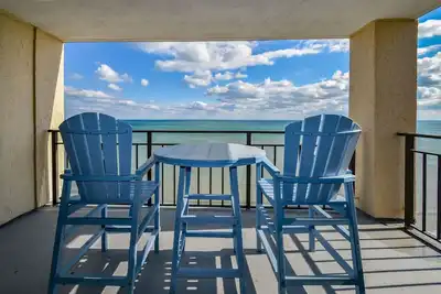 Image de 1 bedroom, 1. 5 bath Oceanfront Surf Master condo with Pool!