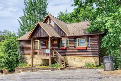 Image de Luxury 4 Br Cabin! Hot Tub + Near Dollywood