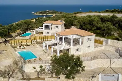 Image de Vasiliki Villa 4 Br villa with pool and sea views