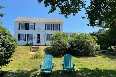 Image de Beautiful house that is a walk to downtown!