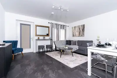 Image de Spacious 3 Bedroom House In Glasgow City with Private Parking & Garden