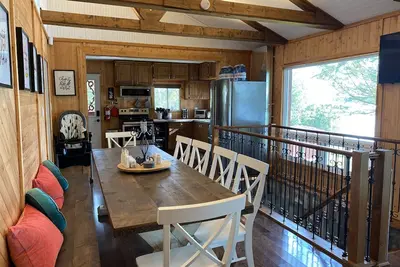 Image de The Oakdene Cottage - hot tub with a lake view!