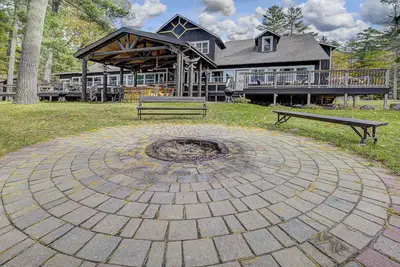 Image de Amazing, sleeps 26, covered lakeside, bar, beach, Big St Germain Lake