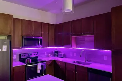 Image de ✨Beautiful Large Downtown Houston Queen Size 1 Bedroom Apartment ✨