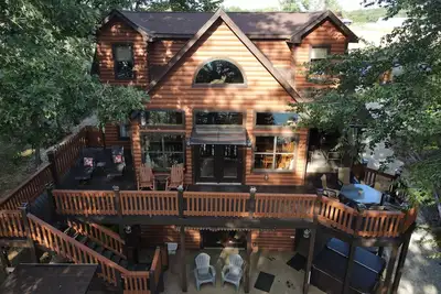 Image de The Kentucky Kajun! A Beautiful 5 Bed / 4 Bath Cabin On Barren River Lake.
