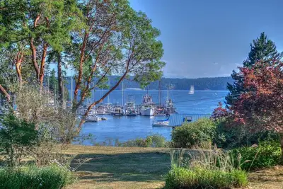 Image de The Bungalow on the Shore in West Sound