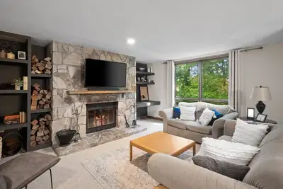Image de Updated Condo at Base of Mt Snow w Fireplace