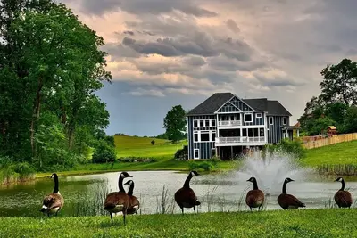 Image de Stunning custom Shepherdstown waterfront retreat