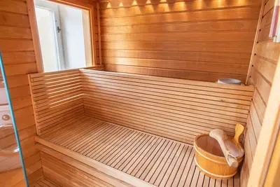 Image de Joli appartement pour 18 personnes avec Wifi, bain à remous et Tv