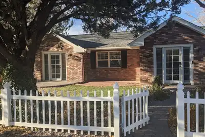 Image de Best View in Prescott, 5 min to Dt, Hot Tub, King sized bed!