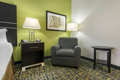 Make Your Trip More Enjoyable! Free Parking, Close to Henderson Golf Club