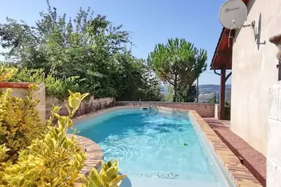 Image de ★★★ Insolite : une maison au charme atypique, avec piscine ★★★