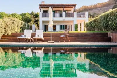 Image de Elegant Sintra Villa | Villa Osiris | 5 Bedrooms | Stunning Sea Views & Private Pool | Sintra