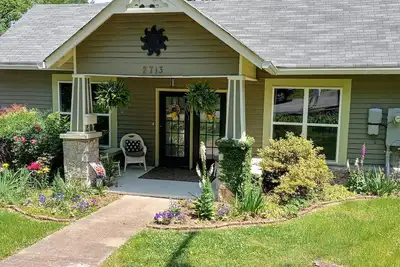 Image de Makin' Memories What We Do Best, With Family and Your Tail Wagging Friends.