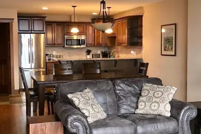 Image de Private Hot Tub! Condo with Fireplace | Slopeside