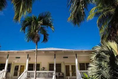 Image de Caribbean-Style Family Home w\/ Full Kitchen, WiFi, Grill, & Outdoor Veranda