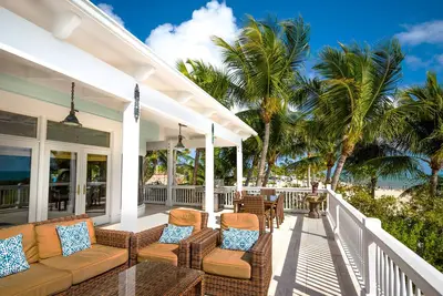 Image de Custom-Built Oceanfront Caribbean Home w\/ Gorgeous Ocean & Sunrise Views