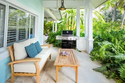 Image de Bright Caribbean-Style Home w\/ Kitchen, WiFi, & Wraparound Outdoor Veranda